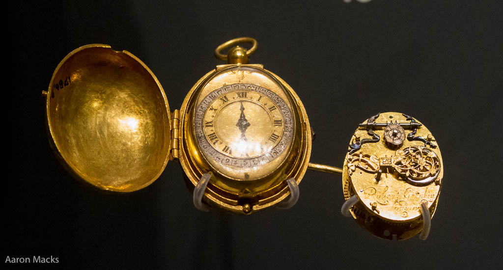 Album LondonBritish MuseumGold Puritan Watch31